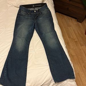 Super cute curvy sculpting bootcut jeans